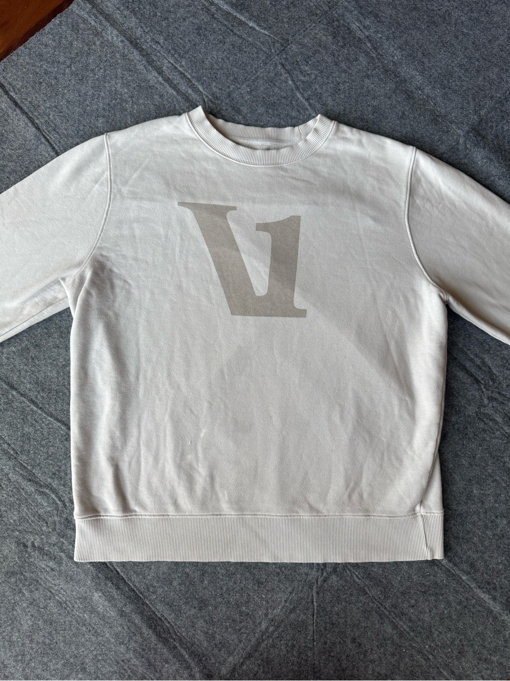 Men’s Vuori Off White Encinitas V Logo Sweatshirt